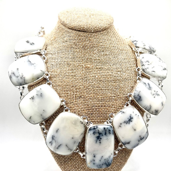 Whiteish-Gray Dendritic Agate Gemstone Necklace 18”-19” - Picture 4 of 5